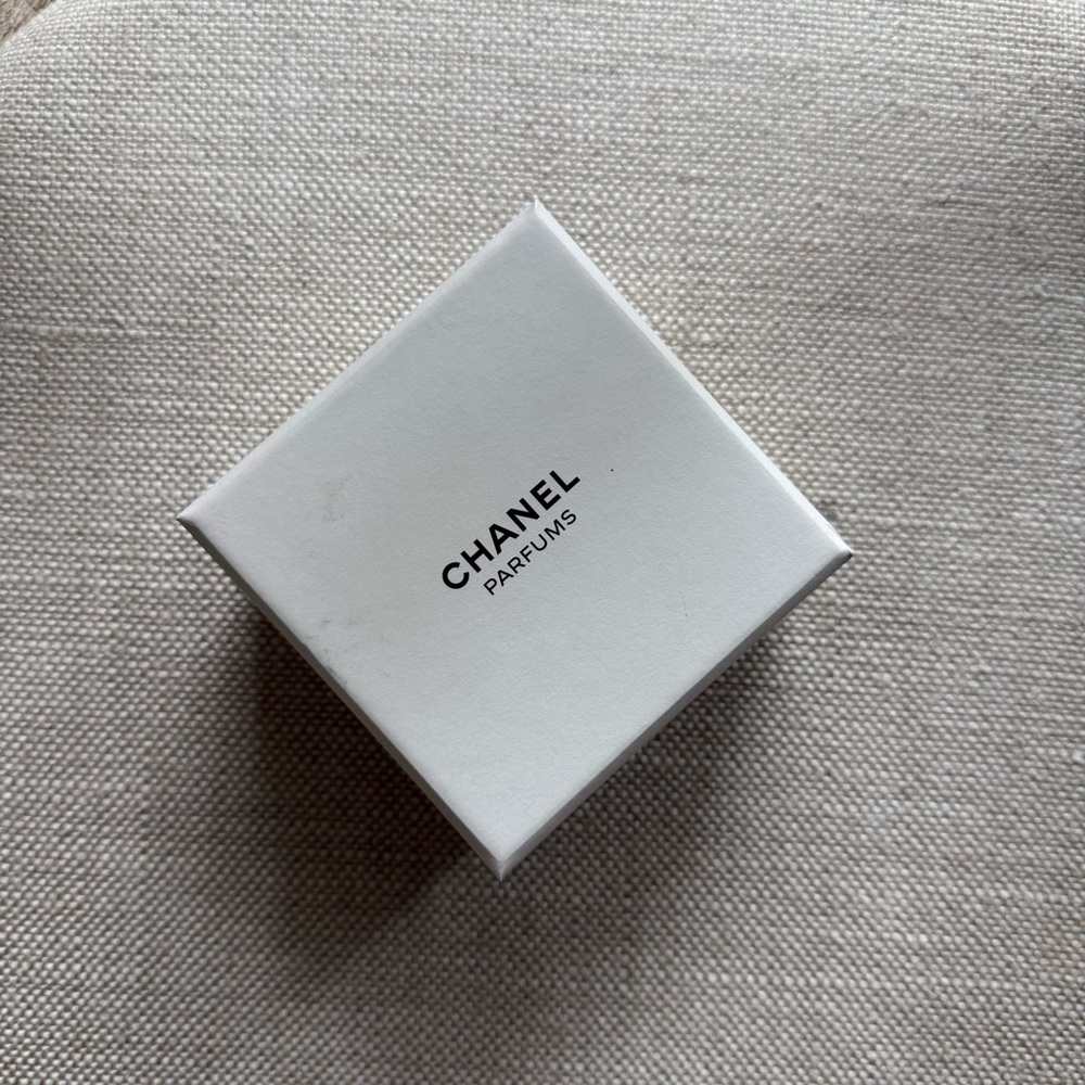 Chanel Camillia Ceramic Diffuser - image 3